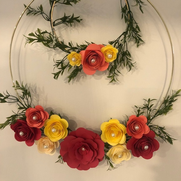 Wreath with paper flowers - Picture 6 of 6